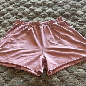 Vuori Boyfriend Shorts Lilac Heather